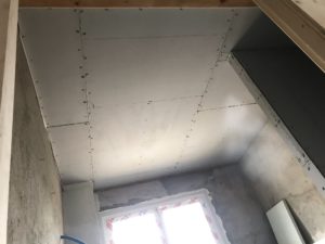 Transformation grenier en appartement, plaques plafond