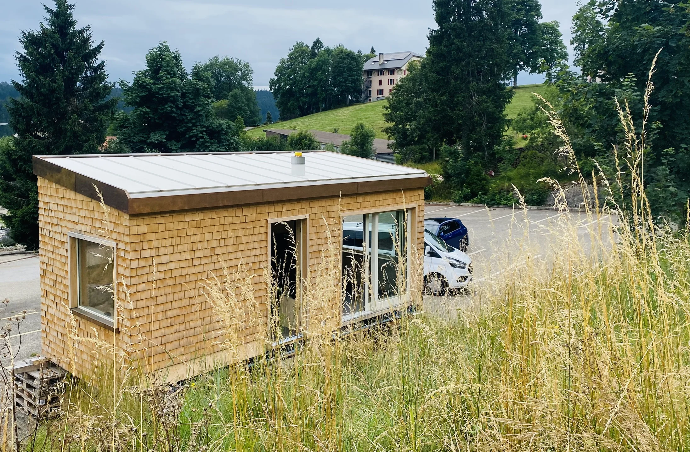 Image de la Tiny House construite par Solutions Bois à la Côte-aux-Fées - Val-de-Travers - Canton de Neuchâtel