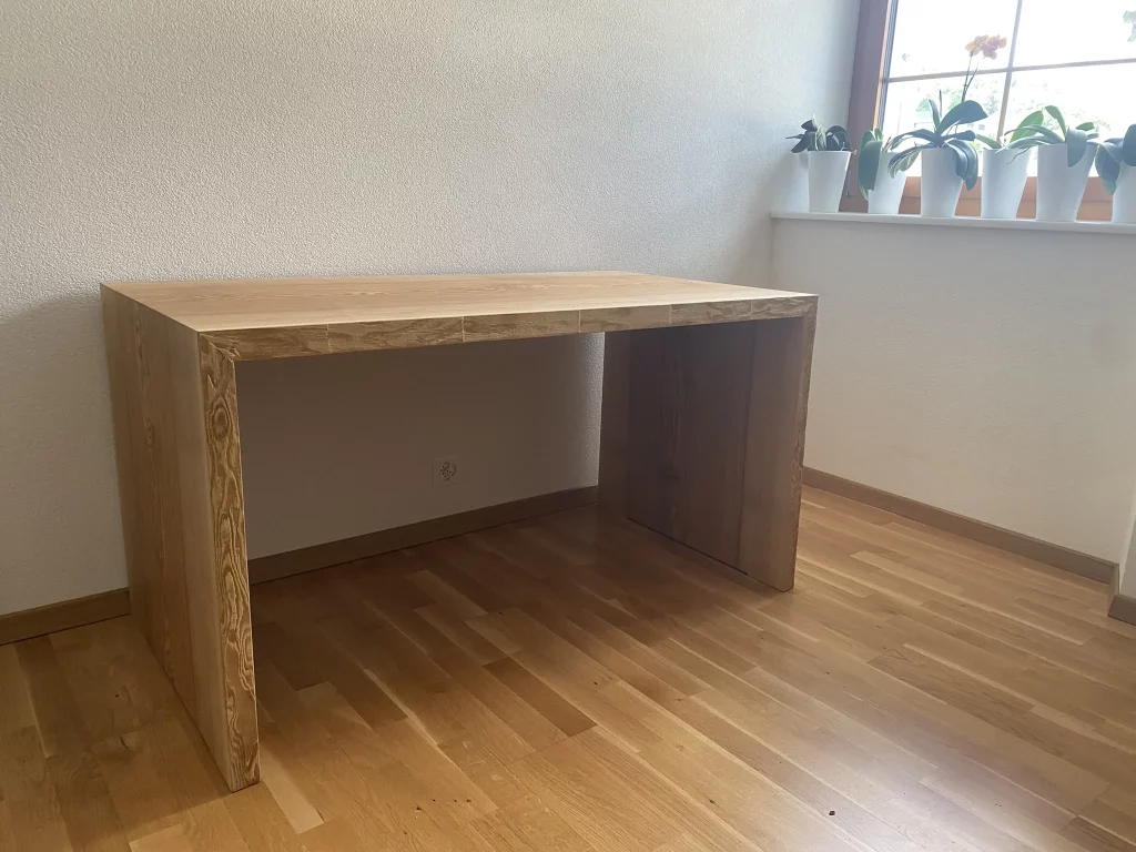 Bureau en bois massif fabriqué sur mesure par Solutions Bois